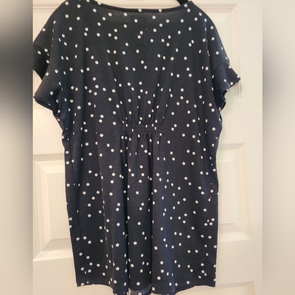 MATERNITY black and white Polka dot top - Picture 3 of 5